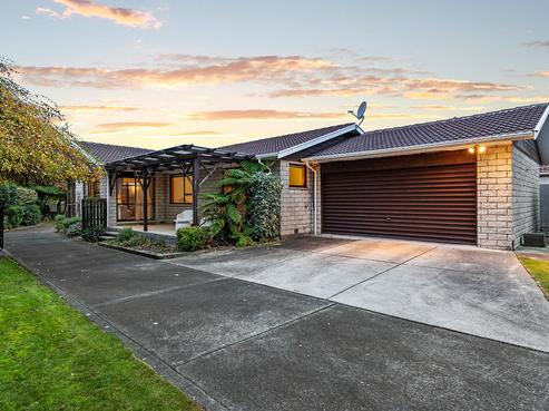 17 Wyatt Place, Russley