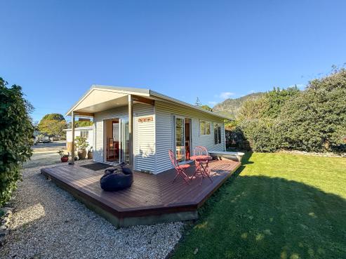 384 Abel Tasman Drive, Motupipi