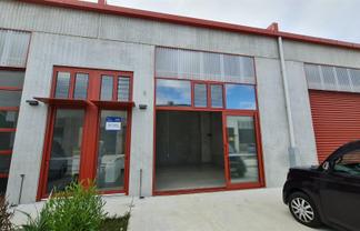 Compact Showroom in Prime Takapu Rise Location