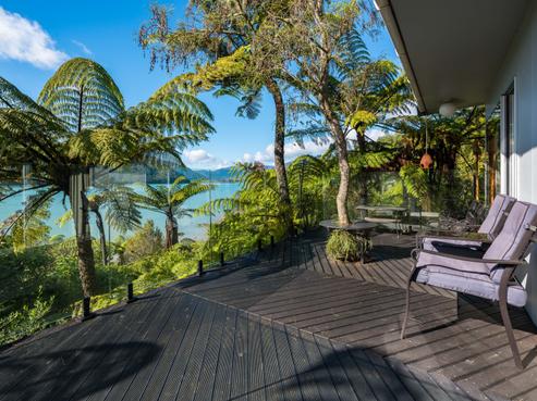 683 Queen Charlotte Drive, Havelock