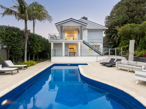 107 East Coast Road, Castor Bay