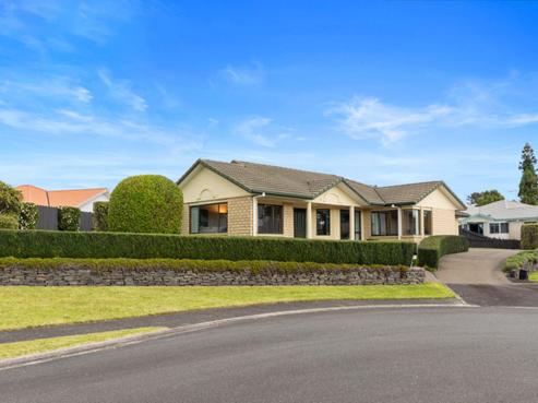 2 Burnt Oak Drive, Pyes Pa