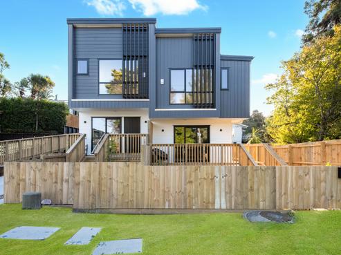 11 Stottholm Road, Titirangi