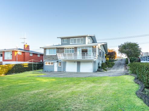 123 Bellevue Road, Brookfield