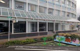 Great Retail/Office- Corner with profile