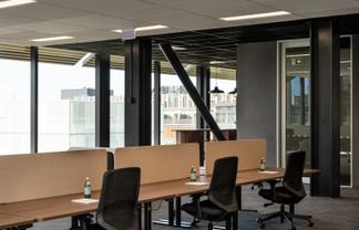 Flexible office with meeting rooms & kitchenette