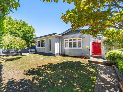 69 Pine Avenue, Ebdentown