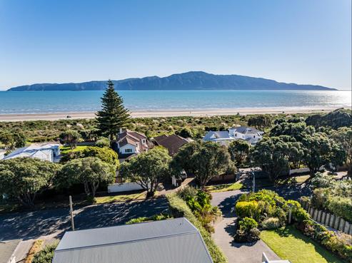 16 Manly Street, Paraparaumu Beach