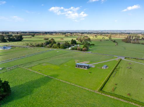 98 Thomas Road, Carterton