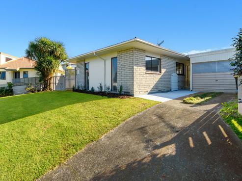 21B Columba Place, Matua