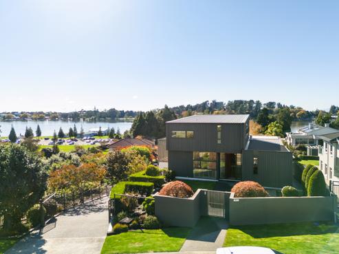 142 Lake Crescent, Hamilton Lake