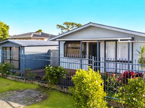 1B Bamboo Grove, Kelston