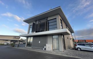 Modern Level 1 Office in High-Profile Location