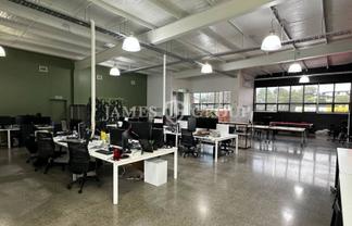 MODERN FITTED OFFICE AND EXTENSIVE AMENITIES