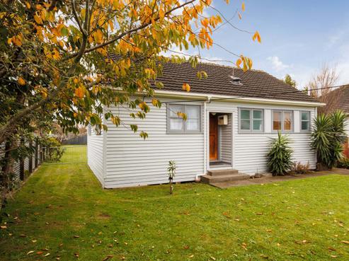 27 Whyte Street, Foxton