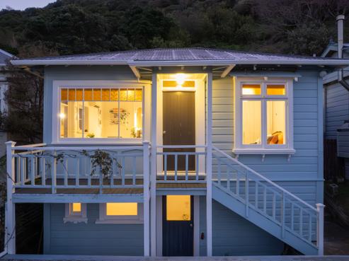 176 Sutherland Road, Lyall Bay