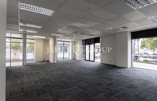 LEASE A TOP-TIER OFFICE IN THE HEART OF THE CITY