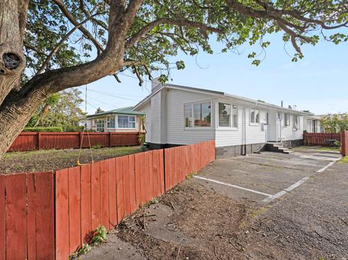 67 Cobham Crescent, Kelston
