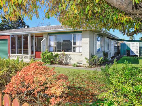812 Willowpark Road South, Akina