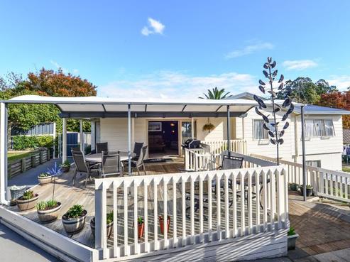 68 Dixon Road, Glenview