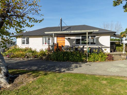871 Arowhenua Road, Levels