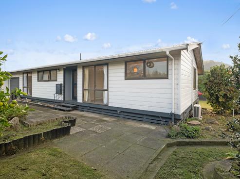 131A Clayton Road, Mangakakahi