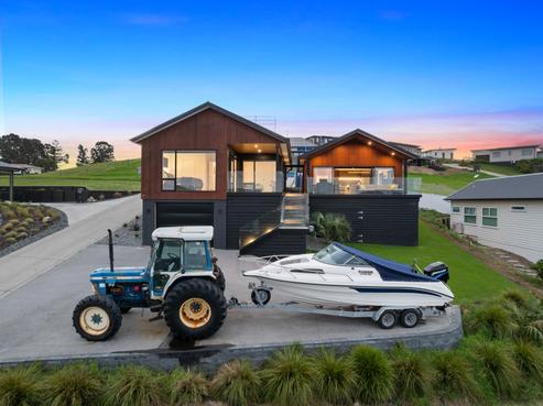 4 Aquarius Lane, Langs Beach