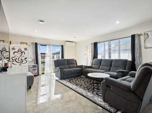 2/10 Regent Street, Papatoetoe