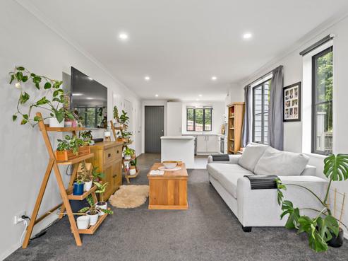 1 Saddleback Crescent, Papakura