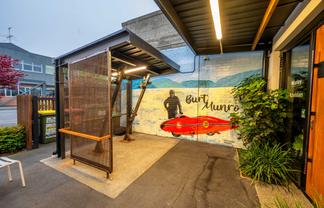 Boutique Office - 8 x Staff