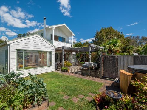 13A Montgomery Avenue, Belmont