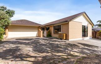 3 Voltaire Court, Botany Downs