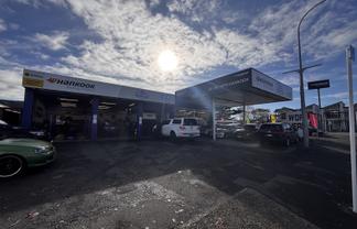 Workshop with generous parking and signage
