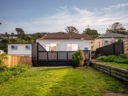 113 Queens Drive, Lyall Bay