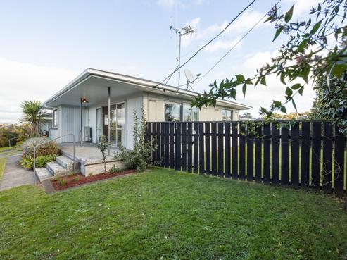 25 Maple Avenue, Dinsdale