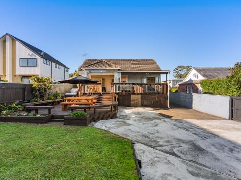 13 Range View Road, Mount Albert