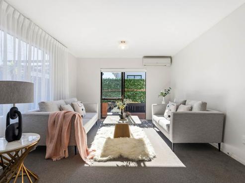 2/136 Moore Street, Howick