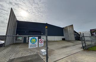 Clear span, high stud, tilt slab warehouse & yard