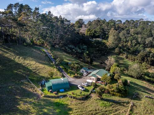 1262 East Coast Road, Redvale
