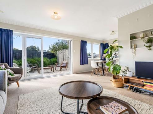 8 The Drive, Brookfield