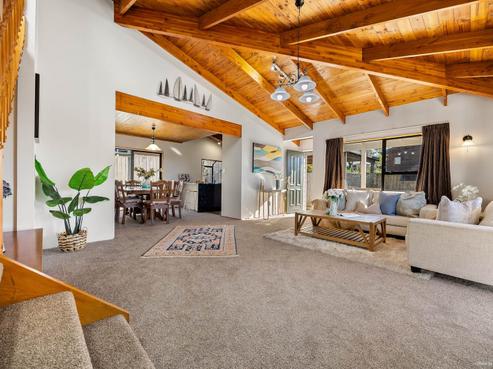 2/12 Spears Place, Botany Downs