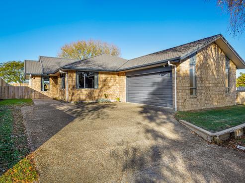 13 Bishopsworth Way, Huntington