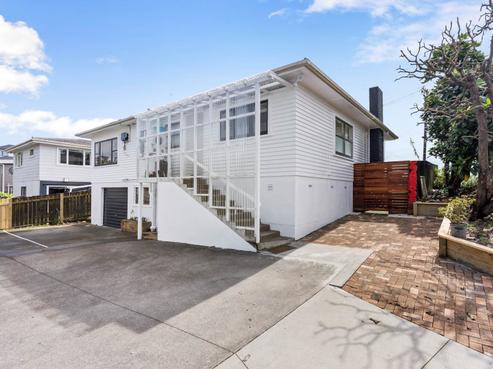 692 East Coast Road, Pinehill