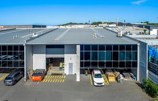 Modern High Stud W/House - Church Street 