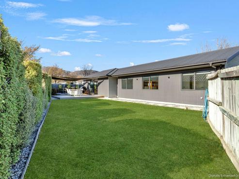 100 Barry Avenue, Cromwell