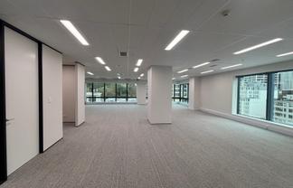 Full floor office in AIG