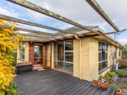 244 Lake Terrace Road, Shirley