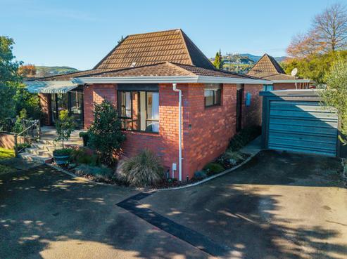 34 Cobham Crescent, Stoke