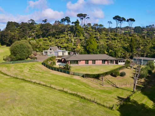 58 Arrowsmith Road, Waitakere