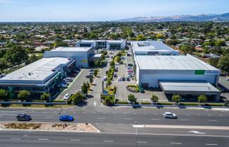 Modern Office Minutes from the Airport
